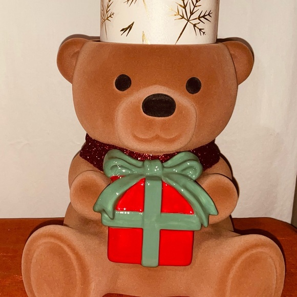 Bath & Body Works Christmas Bear Holding Presents Candle Holder - Picture 2 of 4